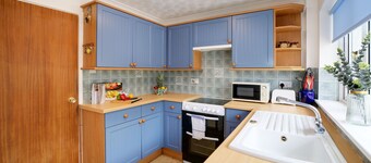 Mor Gwyns Port Isaac - sleeps 6 + parking & welcome dogs