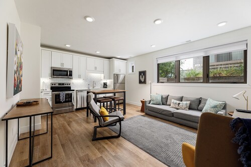 Downtown Escape 1BR Condo