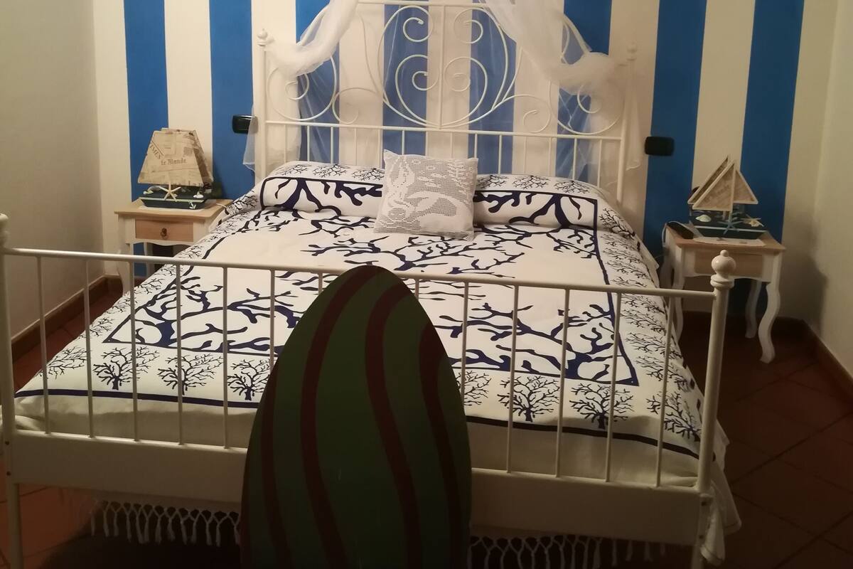 Comfort tweepersoonskamer | Luxe beddengoed, donzen dekbedden, een minibar, individueel gemeubileerd