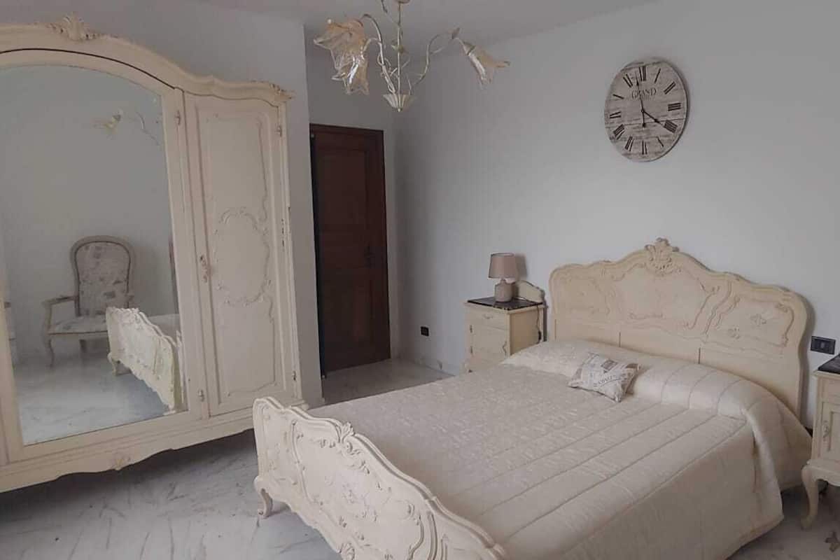 Luxe beddengoed, donzen dekbedden, een minibar, individueel gemeubileerd