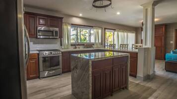 Fridge, microwave, oven, coffee/tea maker