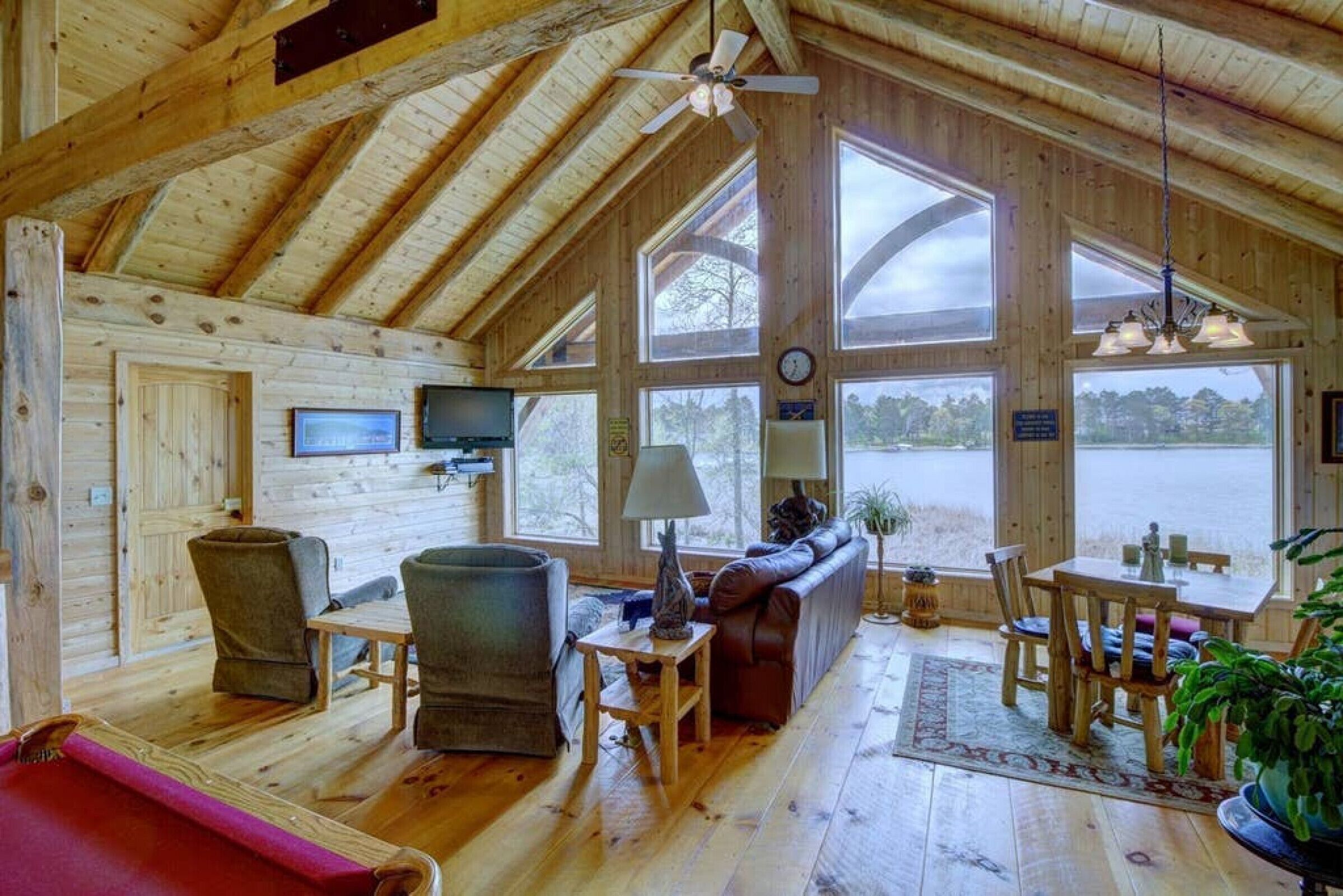 Soaring MN Lake/River getaway, boat, kayak, swim!