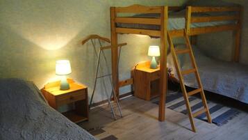 2 habitaciones, tabla de planchar con plancha, cuna de viaje y wifi