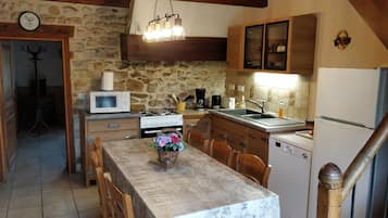 Refrigerador, microondas, horno, lavavajillas