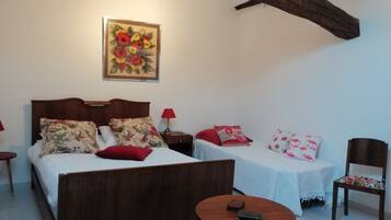 2 habitaciones, tabla de planchar con plancha, wifi y ropa de cama