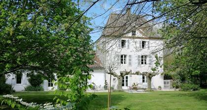 LOVELY 5-PERSON APARTMENT IN CHARACTER HOUSE IN THE COUNTRYSIDE 30MN FROM THE BEACH