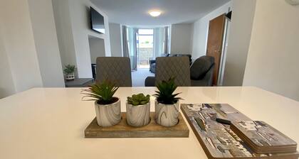 Disabled friendly 3 bedroom sea front apartment