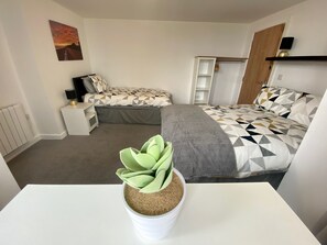 3 soverom, strykejern/-brett, reiseseng for barn og wi-fi (inkludert)