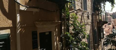 Bagian depan properti