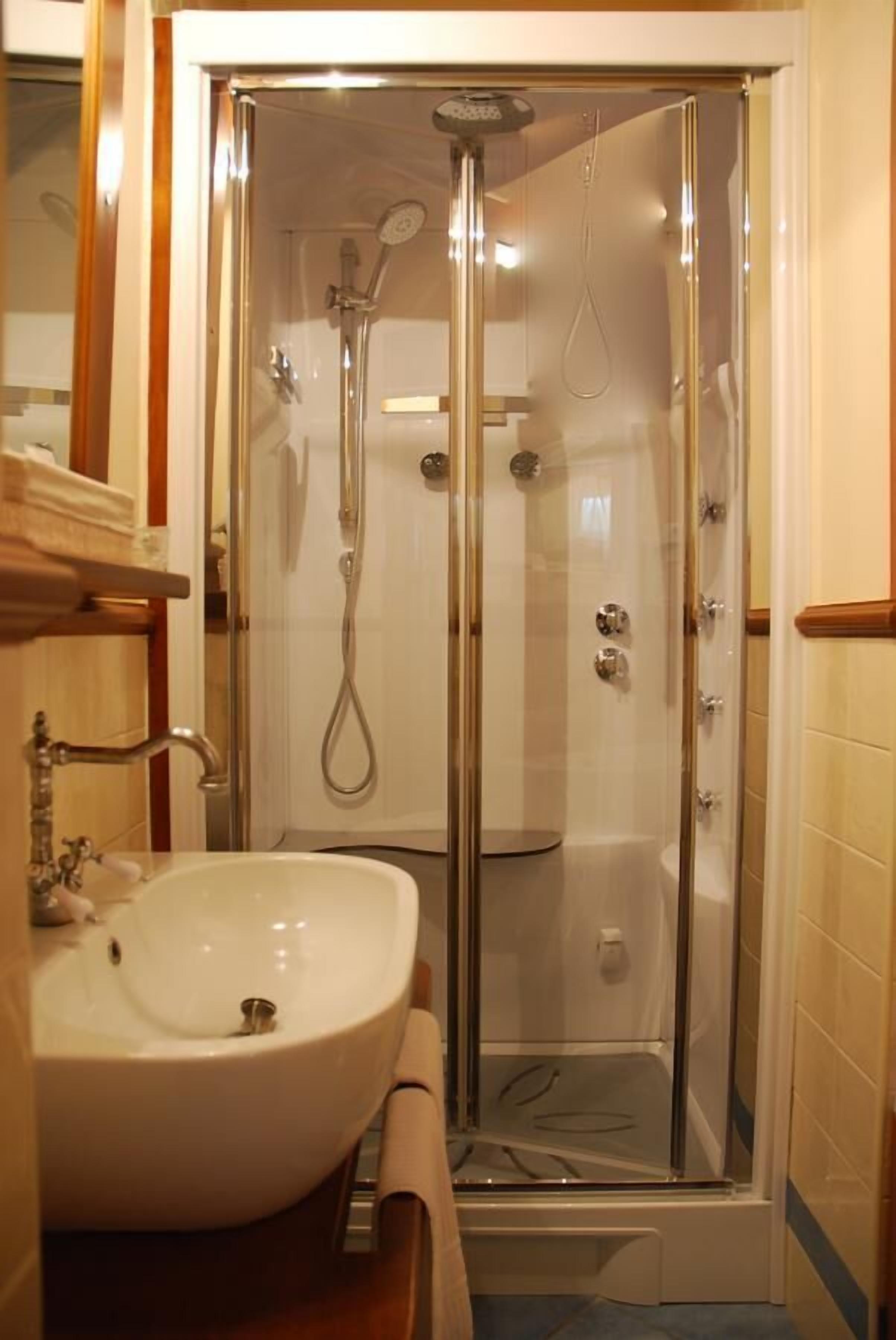 deluxe double room single use | bathroom | shower, free toiletries, hair dryer, slippers