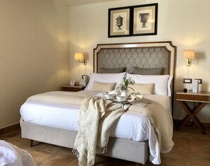Executive Double Room Single Use | Minibar, in-room safe, desk, laptop workspace - Four Points Flex by Sheraton Naples Marigliano (Marigliano)