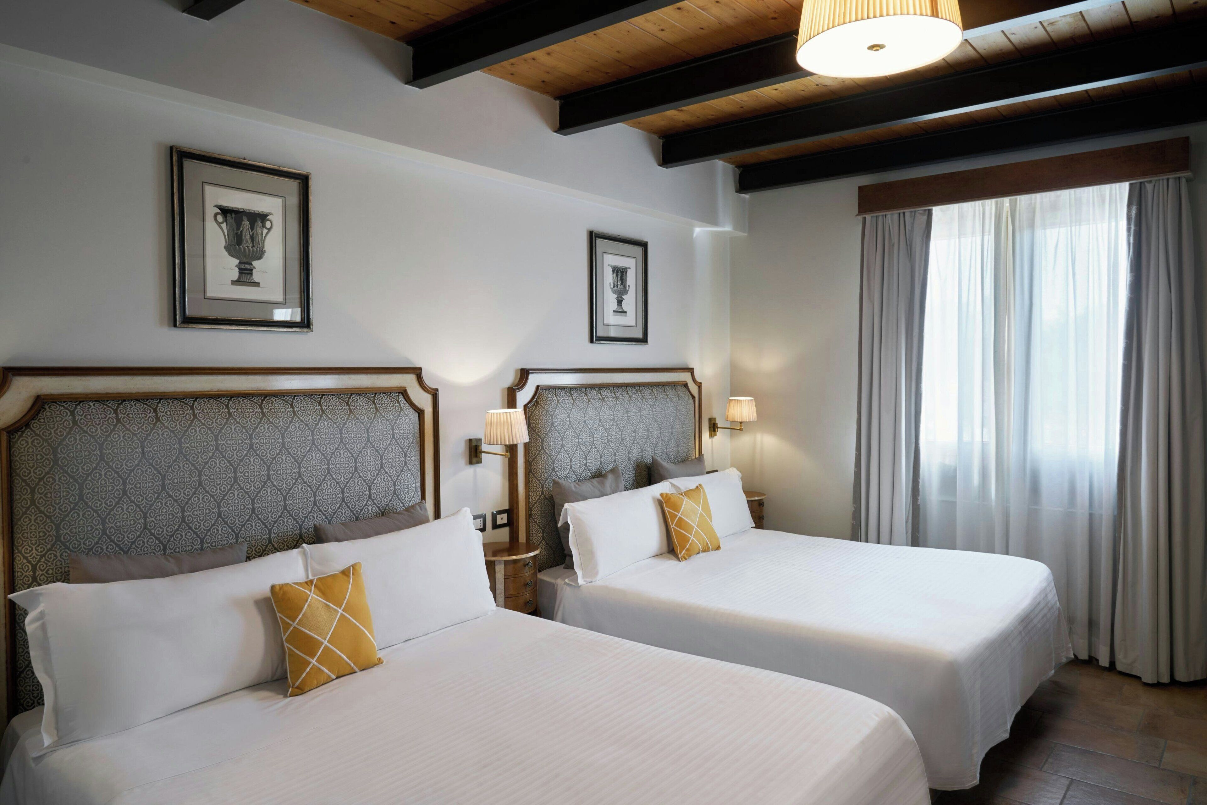 executive room, 1 queen bed | 1 bedroom, minibar, in-room safe, desk