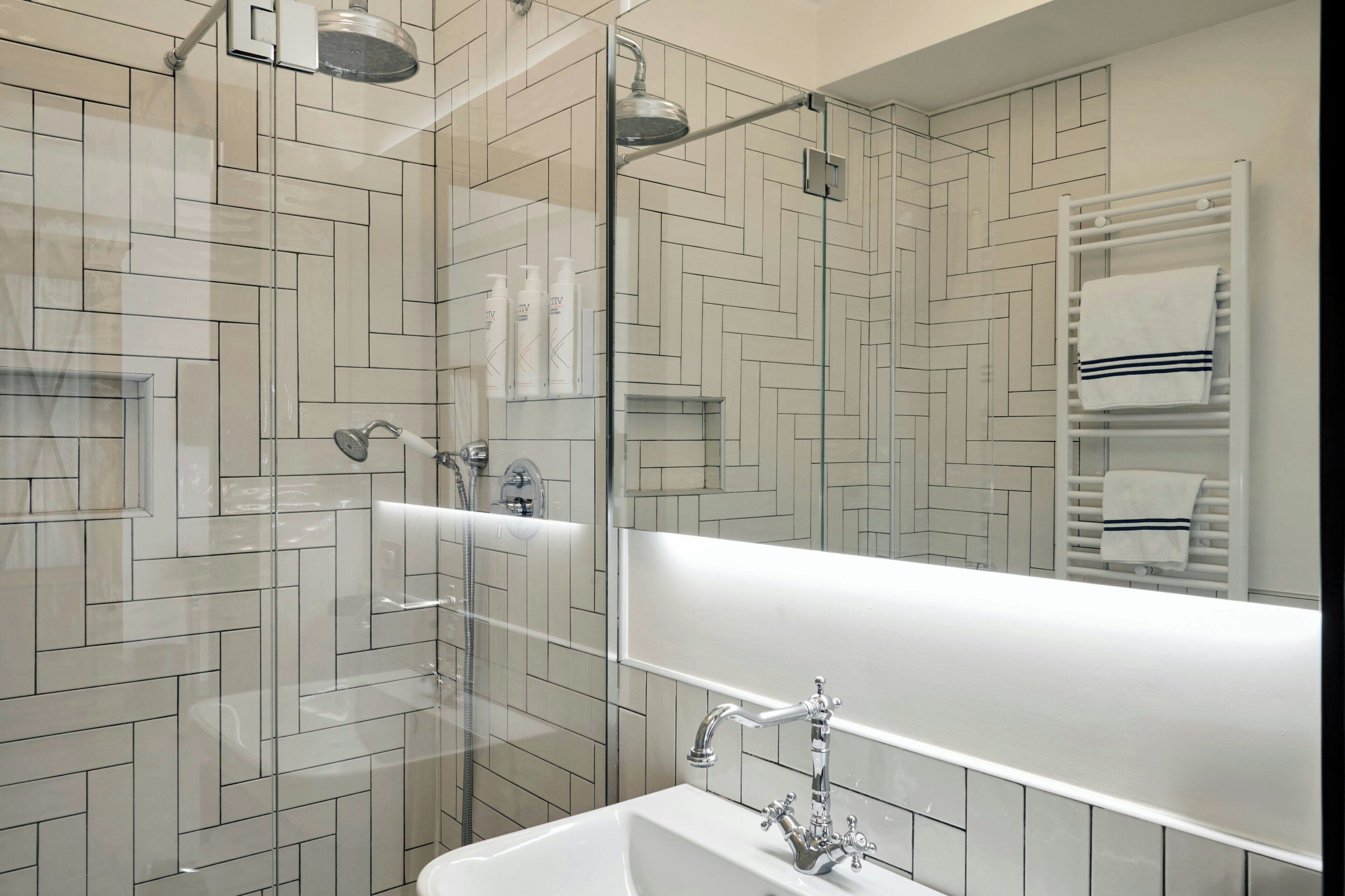 superior room, 1 double bed | bathroom | shower, free toiletries, hair dryer, slippers