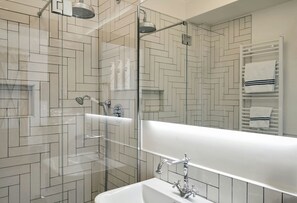 Superior Room, 1 Double Bed | Bathroom | Shower, free toiletries, hair dryer, slippers - Four Points Flex by Sheraton Naples Marigliano (Marigliano)
