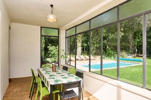 Dining - Air-conditioned villa in the heart of Provence, swimming pool, for 8 people, in absolute peace and quiet  (Velleron)