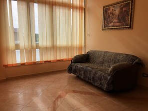 Apartamento, 2 quartos | Área de estar