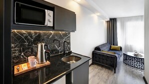 Mini-fridge, electric kettle - Seya Suites Hotel (Istanbul)