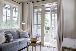 TV - 2 Adult Bikes! Carriage House! Short Walk to Rosemary! (Panama City Beach)