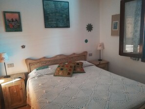 2 chambres, fer et planche à repasser