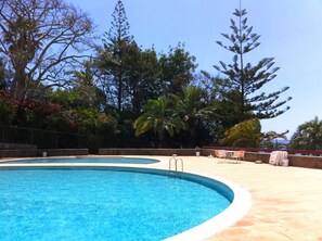 حمّام سباحة خارجي