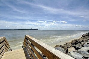 Unclassified image, 3 of 22, button - Oyster Shell Cottage (St Simons Island)