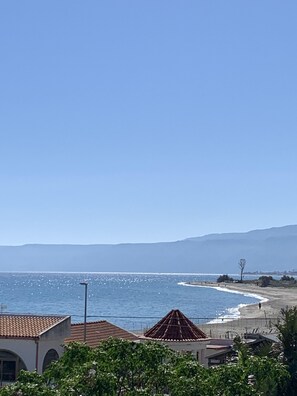 Una spiaggia nelle vicinanze