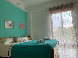 2 bedrooms, iron/ironing board, bed sheets