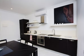 Apartment, 1 Bedroom | Private kitchen | Electric kettle