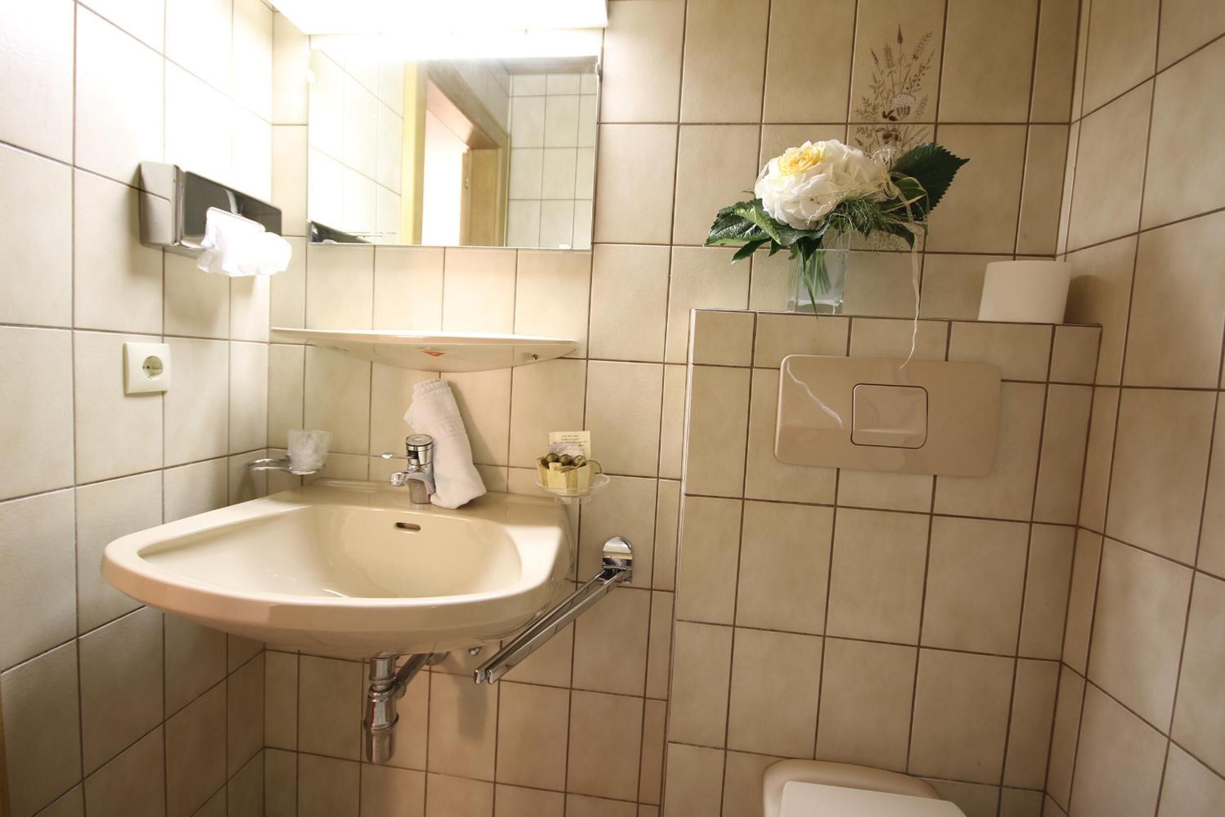 bathroom | free toiletries, hair dryer, towels