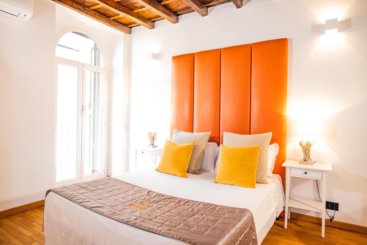 Apartamento luxo, 2 quartos, sacada | 2 quartos, Wi-Fi de cortesia, roupa de cama