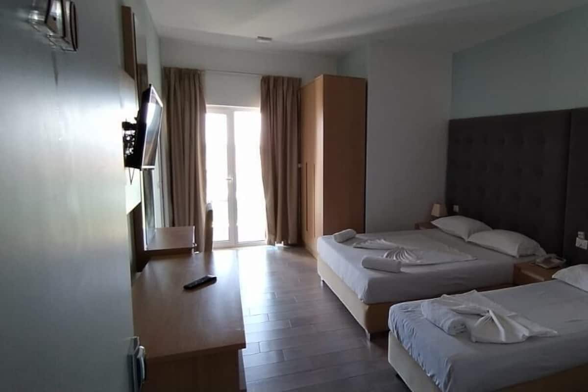 1 bedroom, desk, free WiFi, bed sheets