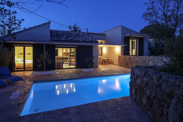 Outdoor pool, a heated pool