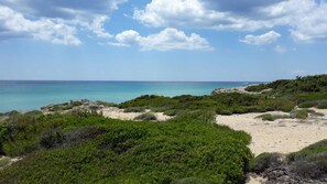 On the beach - Villa with large garden a few steps from the sea (Acquadolce Cirenaica)