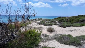 On the beach - Villa with large garden a few steps from the sea (Acquadolce Cirenaica)
