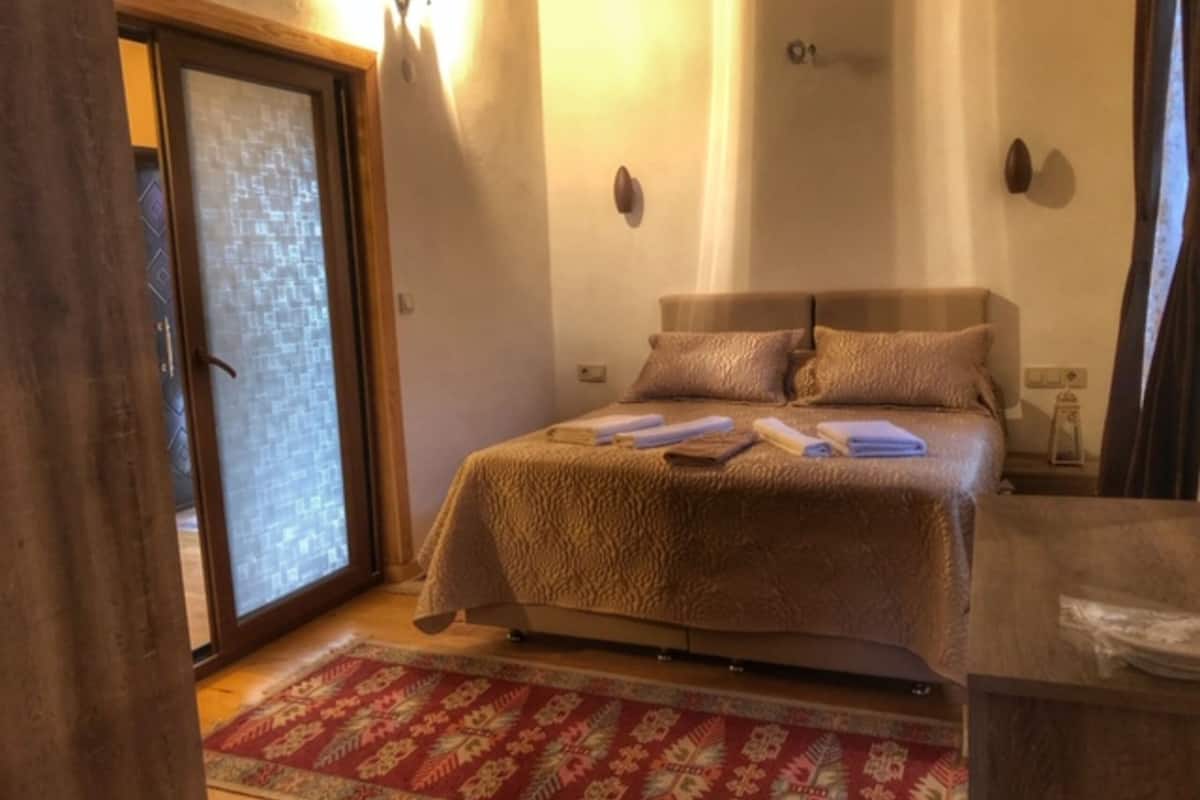 Departamento estándar | 1 habitación, escritorio y espacio para trabajar con laptop