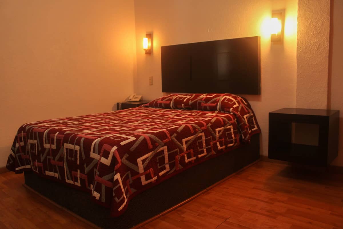 Basic Room, 1 Double Bed | Desk, free WiFi, bed sheets
