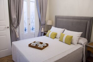 Apartamento standard | Quartos à prova de som, ferros/tábuas de passar roupa, Wi-Fi de cortesia
