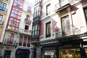 Front of property - Apartamentos Alaia (Bilbao)