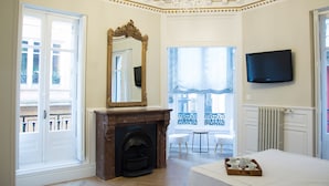Superior Apartment | Soundproofing, iron/ironing board, WiFi (free), bed sheets - Apartamentos Alaia (Bilbao)