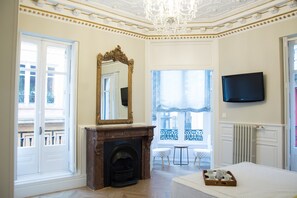 Superior-huoneisto | Äänieristys, silitysrauta/-lauta, ilmainen Wi-Fi, vuodevaatteet