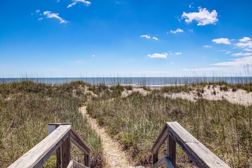 Oceanfront | Spacious Deck | Beautiful Views | Seagate Condo