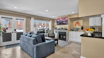 Smart TV, fireplace