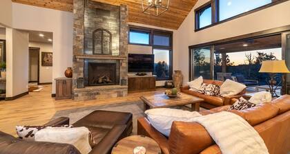 Exquisite Luxury Home with Panoramic Mountain Views & First-Class Amenities