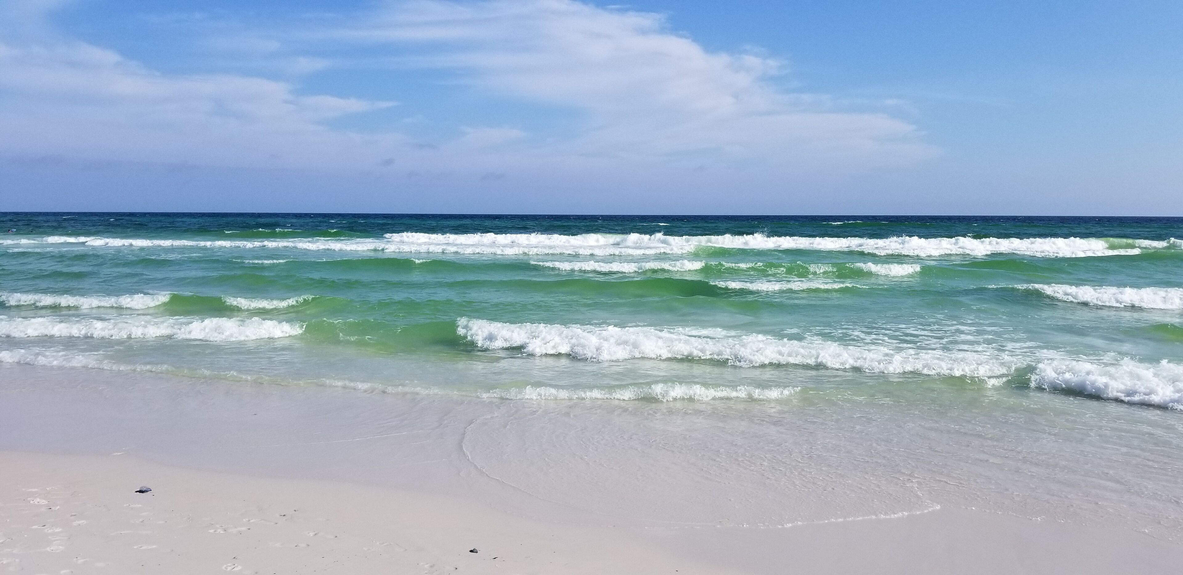 Beach nearby, sun-loungers, beach towels