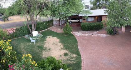 Renovated Casita in Beautiful Tucson just 1 Mile from Campus
