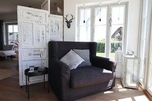 Smart TV, fireplace, video library, stereo - Vacation apartment " Seaflat " on the Baltic Sea, free WLAN, beach chair, fireplace by SEASIDE (Dassow)