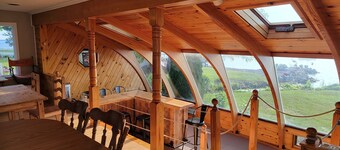 STUNNING WINE COUNTRY LAKE HOUSE, NICEST ON OWASCO LAKE