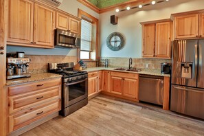 Fridge, microwave, oven, stovetop - Restored Firehouse One Minute to Skiing on Main St (Windham)