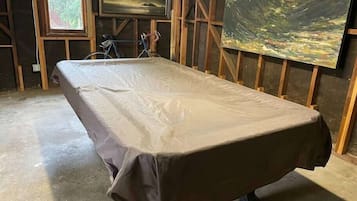 2 bedrooms, desk, iron/ironing board, travel crib