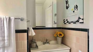 Bathtub, hair dryer, towels